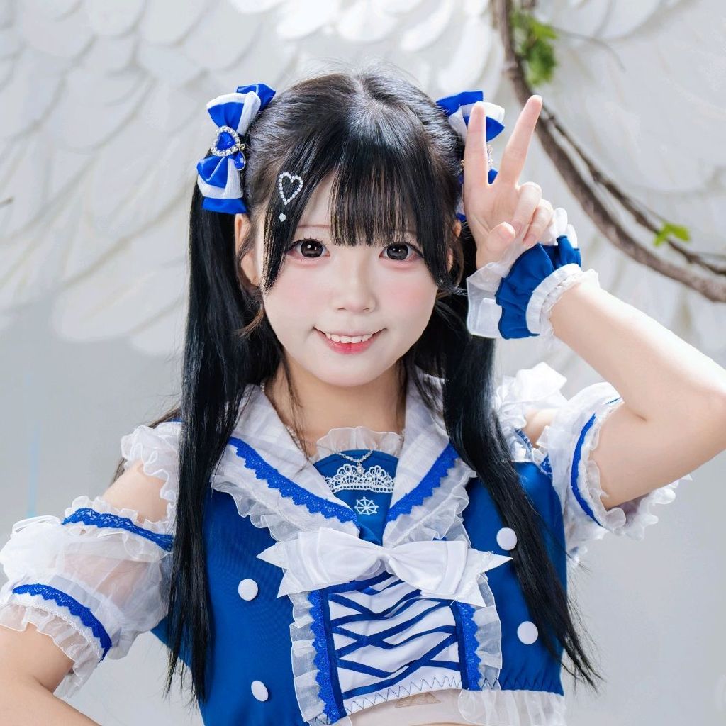 二二Nini头像