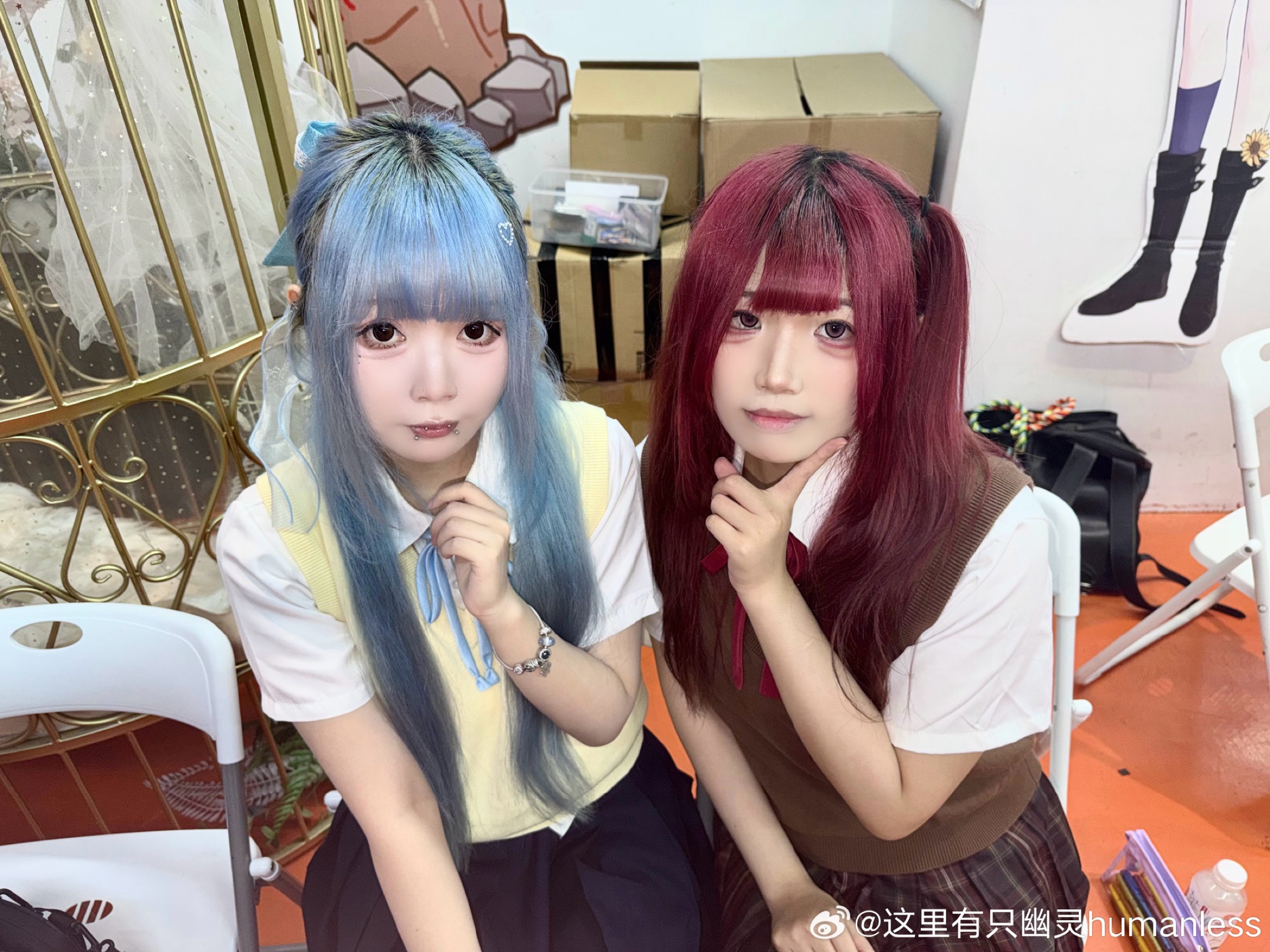 这里有只幽灵humanless团体封面