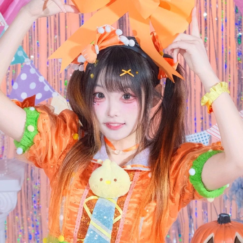 甜莺头像